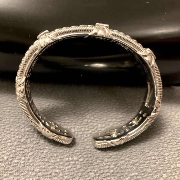 Judith Ripka hinged cuff sterling silver 925 bracelet with amethysts. Size Large - Picture 6 of 9